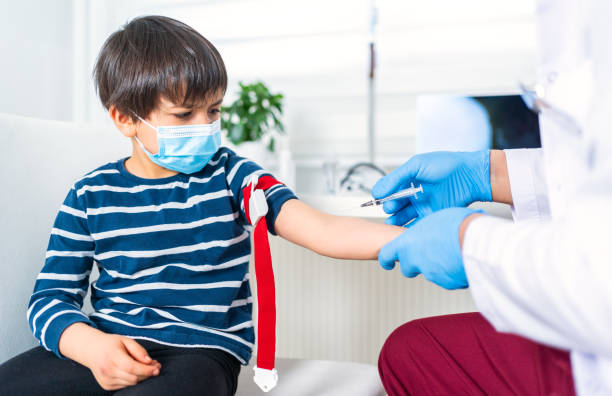 آزمایش خون از کودک