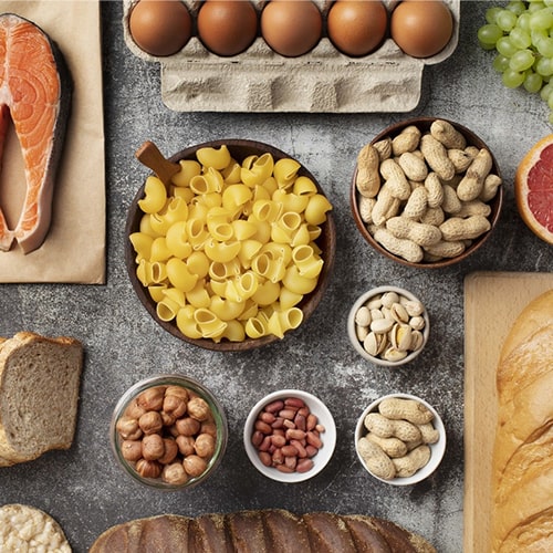گروهی از مواد غذایی شامل چربی، پروتئین، کربوهیدارت  و ویتامین برای تغذیه صحیح در ماه رمضان 
